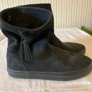 New Crocs Faux Suede Boots 9w